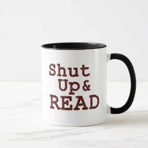 Schließen Sie und lesen Sie Tasse