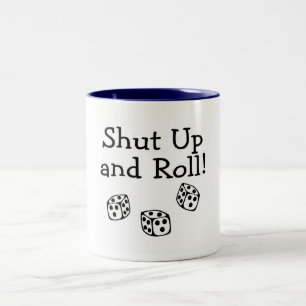 Schließen Sie und rollen Sie Würfel Zweifarbige Tasse