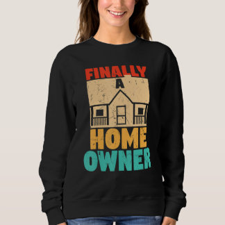 Schließlich hat ein Zuhause-Besitzer neue Hauseige Sweatshirt