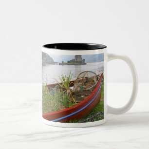 Schloss Eilean Donan, Schottland. Die berühmte Ei Zweifarbige Tasse