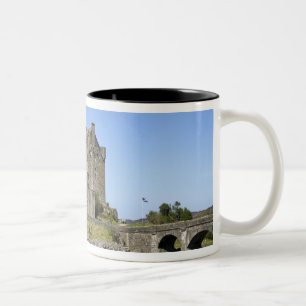Schloss Eilean Donan, Schottland. Die berühmte Eil Zweifarbige Tasse