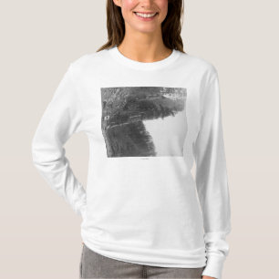 Schloss-Felsen zwischen Hügel-Stadt und T-Shirt