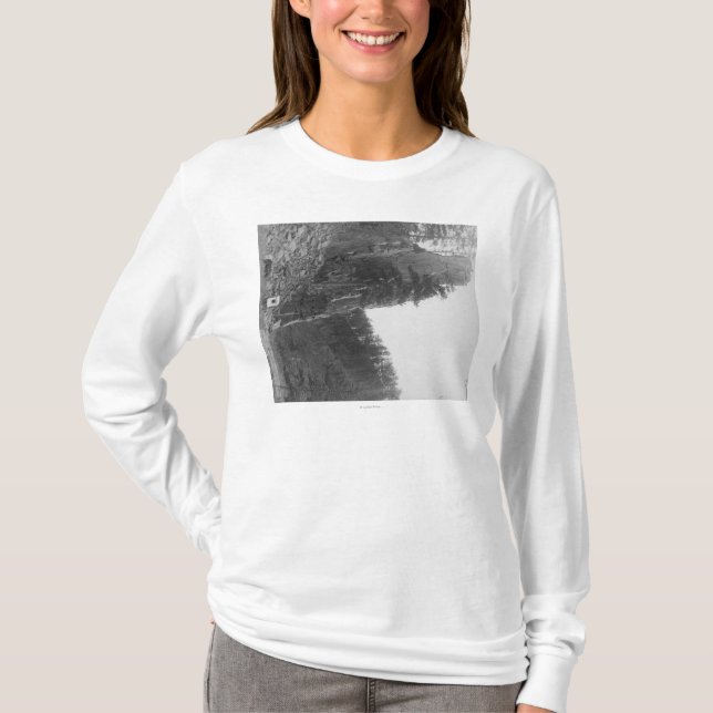 Schloss-Felsen zwischen Hügel-Stadt und T-Shirt (Vorderseite)