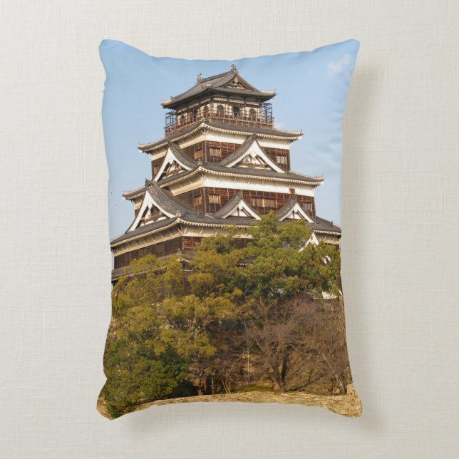 Schloss Hiroshima 広 島 城, Hiroshima, Japan Dekokissen (Vorderseite(Vertikal))