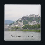 Schloss Hohensalzburg, Salzburg, Österreich Magnet<br><div class="desc">Hohensalzburg ist ein Schloss in der österreichischen Stadt Salzburg auf dem Festungsberg. Es wurde auf Geheiß der Fürst-Erzbischöfe von Salzburg errichtet und ist eine der größten mittelalterlichen Burgen Europas.</div>
