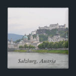 Schloss Hohensalzburg, Salzburg, Österreich Magnet<br><div class="desc">Hohensalzburg ist ein Schloss in der österreichischen Stadt Salzburg auf dem Festungsberg. Es wurde auf Geheiß der Fürst-Erzbischöfe von Salzburg errichtet und ist eine der größten mittelalterlichen Burgen Europas.</div>