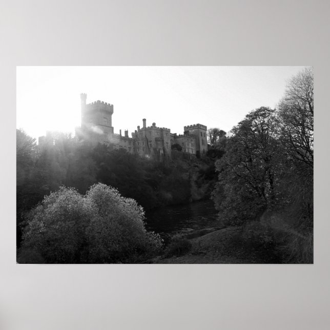 Schloss Lismore über dem sauberen Schwarzwasser Poster (Vorne)