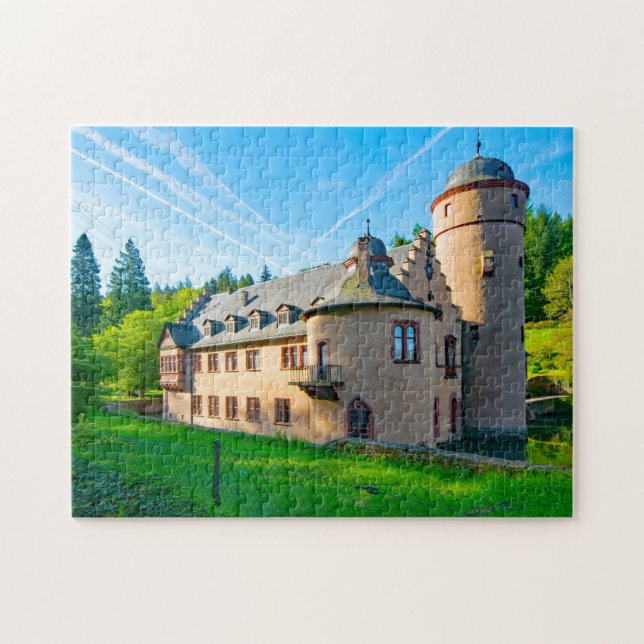 Schloss Mespelbrunn Bayern Deutschland. (Horizontal)