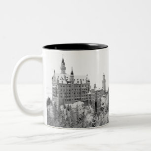 Schloss Neuschwanstein im Winter Zweifarbige Tasse