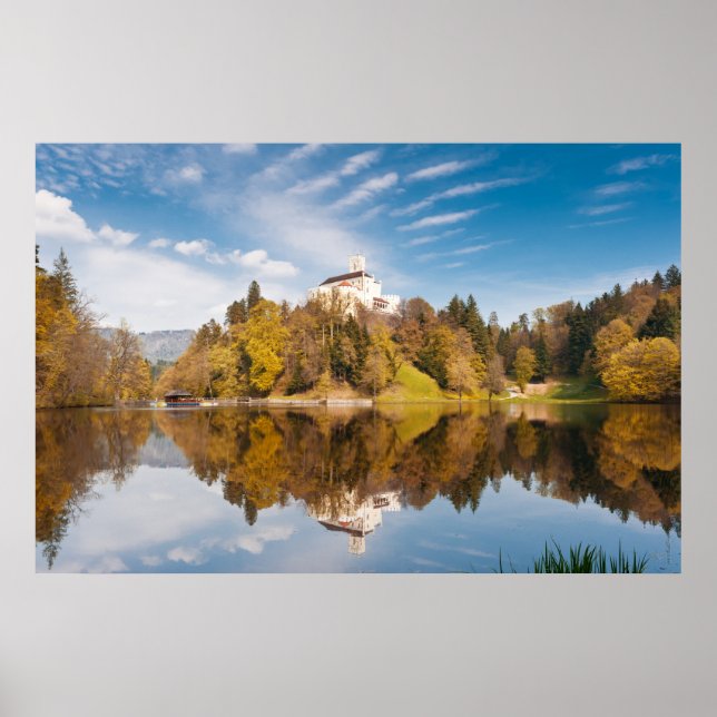 Schloss reflektiert im See. Trakoschtschan Foto dr Poster (Vorne)