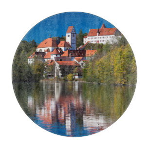 Schloss und Abby am Fluss Schneidebrett