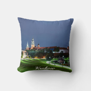 Schloss Wawel in der Nacht in Krakau, Polen Kissen