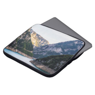 Schlucht des Flusses Piva im Norden Montenegros. Laptopschutzhülle