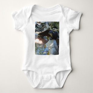 **"Schlückchen am Bach: Otter trinken vom Fluss Baby Strampler
