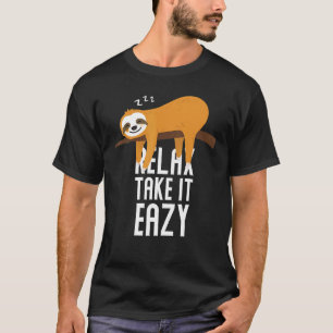 Schlucken auf einem Baumhacken Relax machen es lei T-Shirt