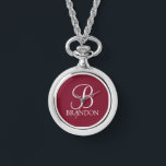 Schlüsselanhänger für personalisierte Skriptmonogr Armbanduhr<br><div class="desc">Personalisiert Monogram und Name Gift zeichnen sich durch personalisierte Monogramme im Schriftart-Stil aus, die im -Stil mit weißem klassischem Serif-Schriftart auf bordeauxrotem Hintergrund stehen. Perfekt als Urlaubsgeschenke, Familienfavoriten und für alle besondere Anlässe Wiedersehen.</div>