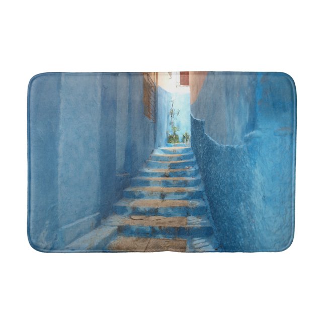 Schmale blaue Treppe in Marokko Badematte (Vorderseite)