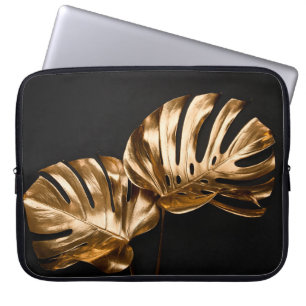 Schmale goldene Ketten auf reflektierender Oberflä Laptopschutzhülle