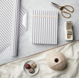 Schmale graue und weiße Streifen Pinstripe Muster Geschenkpapier