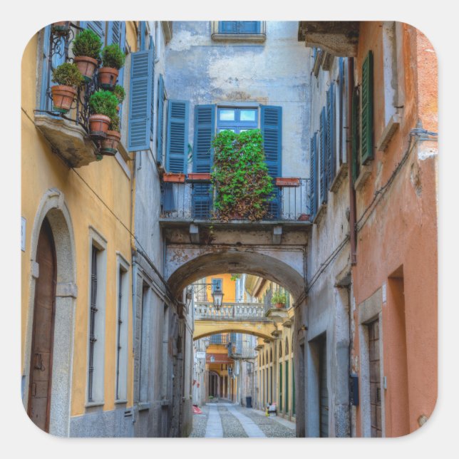 Schmale Stadtstraße, Italien Quadratischer Aufkleber (Vorderseite)