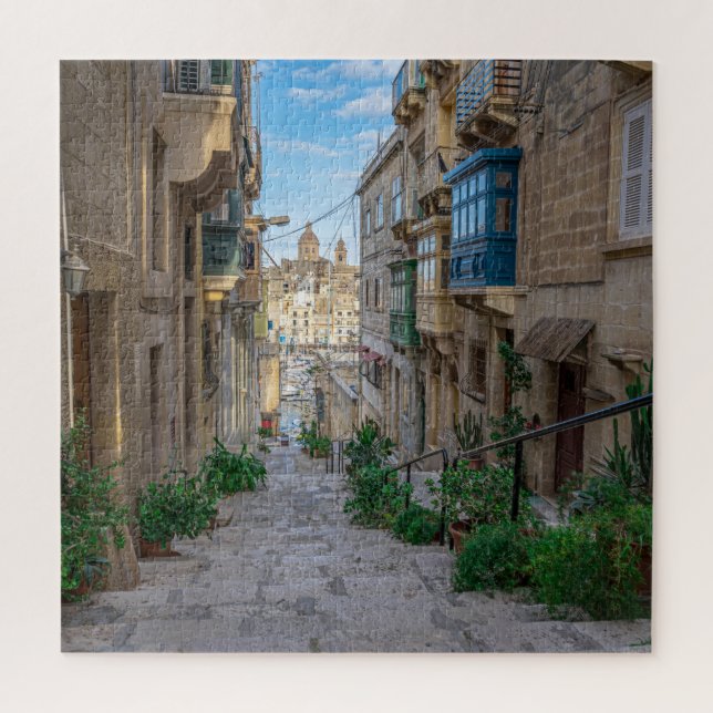 Schmale Steine Straße in Malta (Vertikal)