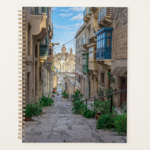 Schmale Steine Straße in Malta Planer