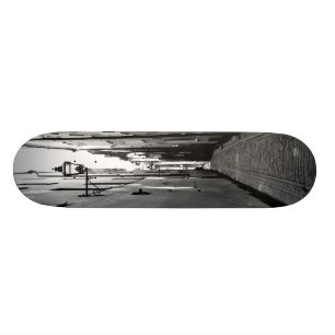 Schmale Straße in Stockholm Skateboard