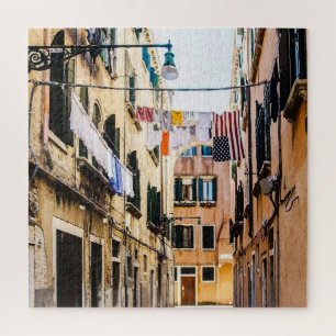 Schmale Straße in Venedig