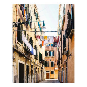 Schmale Straße in Venedig Fotodruck