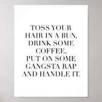 Schmeiß dir die Haare in einen Bun, trinke etwas K