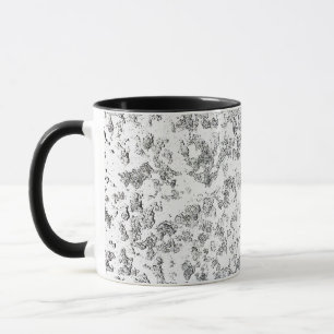Schmelzender Schnee auf dem Glas Tasse