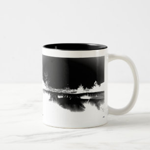 Schmelzender Schnee - negativ Zweifarbige Tasse