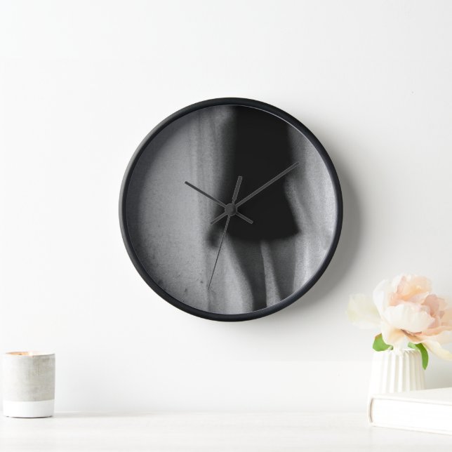 Schmelzendes Schattenmädchen Uhr (Zuhause)