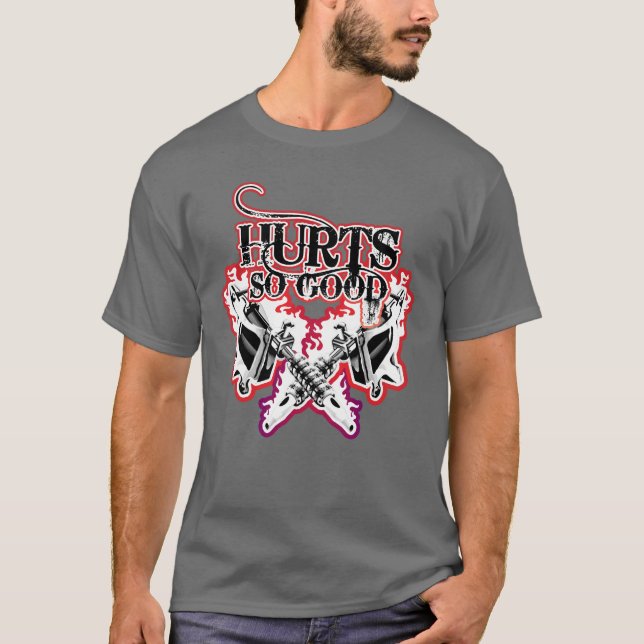 Schmerzs-so gutes Tätowierungs-T-Shirt T-Shirt (Vorderseite)