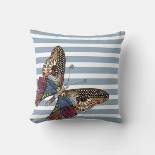 Schmetterling auf blauen und weißen Streifen Kissen