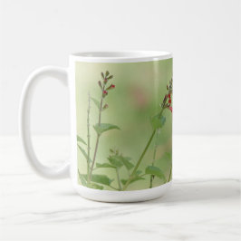 Schmetterling auf Blume, w Verse aus Psalm 118:24 Kaffeetasse