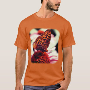 Schmetterling auf Blütennatur T-Shirt