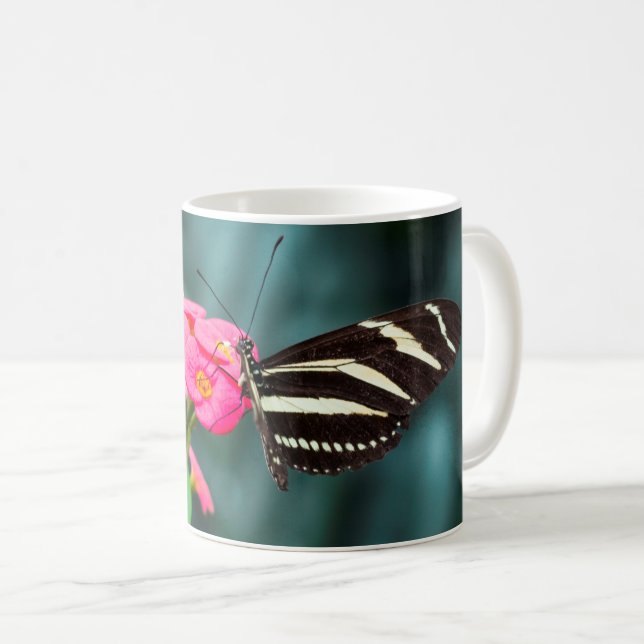 Schmetterling auf einer Blume Kaffeetasse (VorderseiteRechts)