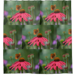 Schmetterling auf Kone-Blume Duschvorhang