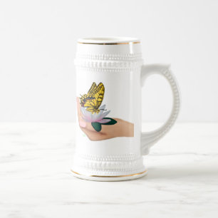 Schmetterling auf Lotus Bloom Bierglas