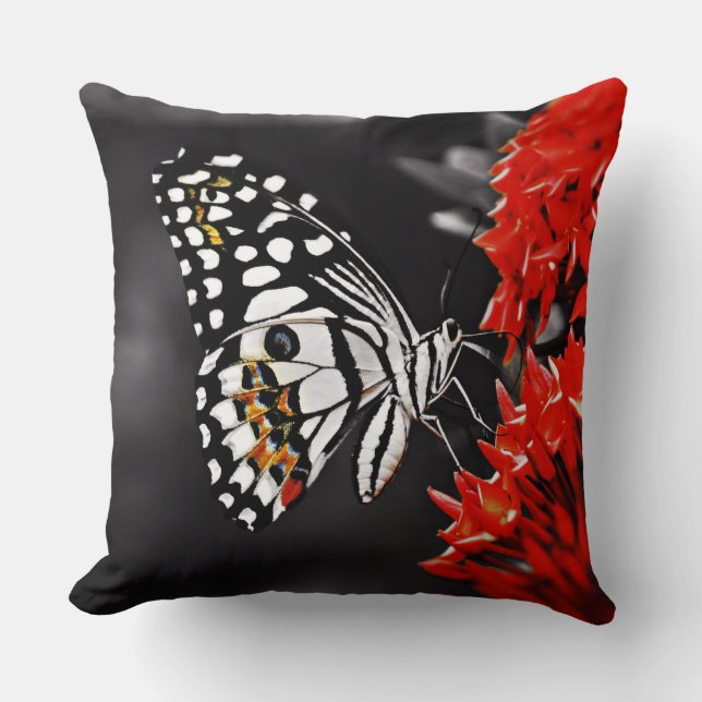 Schmetterling auf roten Blume Kissen (Vorderseite)