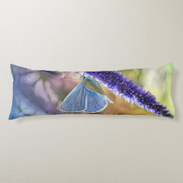 Schmetterling auf violetten Blumen Seitenschläferkissen