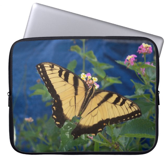 Schmetterling aus Gelb und Schwarz auf einem Frack Laptopschutzhülle (Vorderseite)