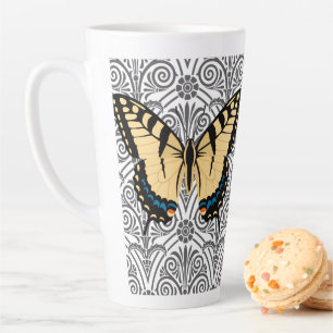 Schmetterling im Mittelpunkt Milchtasse