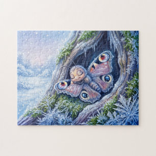 Schmetterling im Winterschlaf, bedeckt mit Frostkr