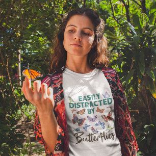 Schmetterling leicht von Schmetterlingen abgelenkt T-Shirt