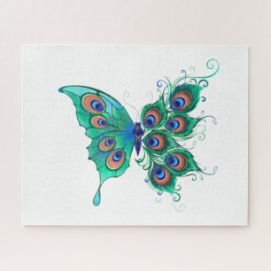 Schmetterling mit grünen Pfauenfedern