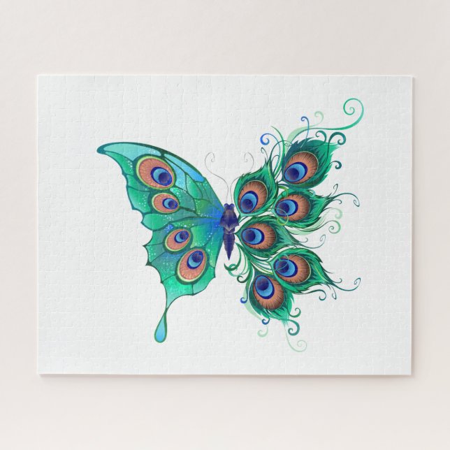 Schmetterling mit grünen Pfauenfedern (Horizontal)