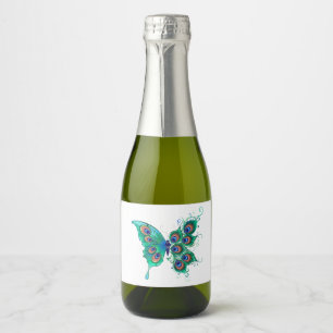 Schmetterling mit grünen Pfauenfedern