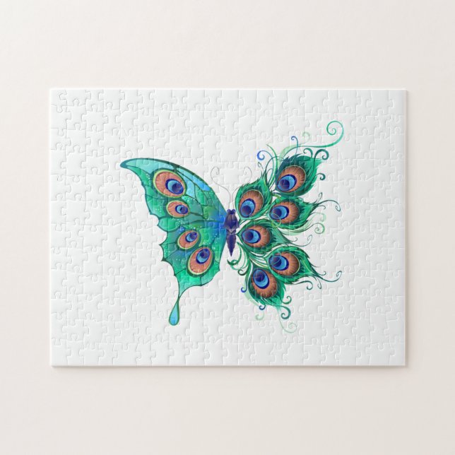 Schmetterling mit grünen Pfauenfedern (Horizontal)